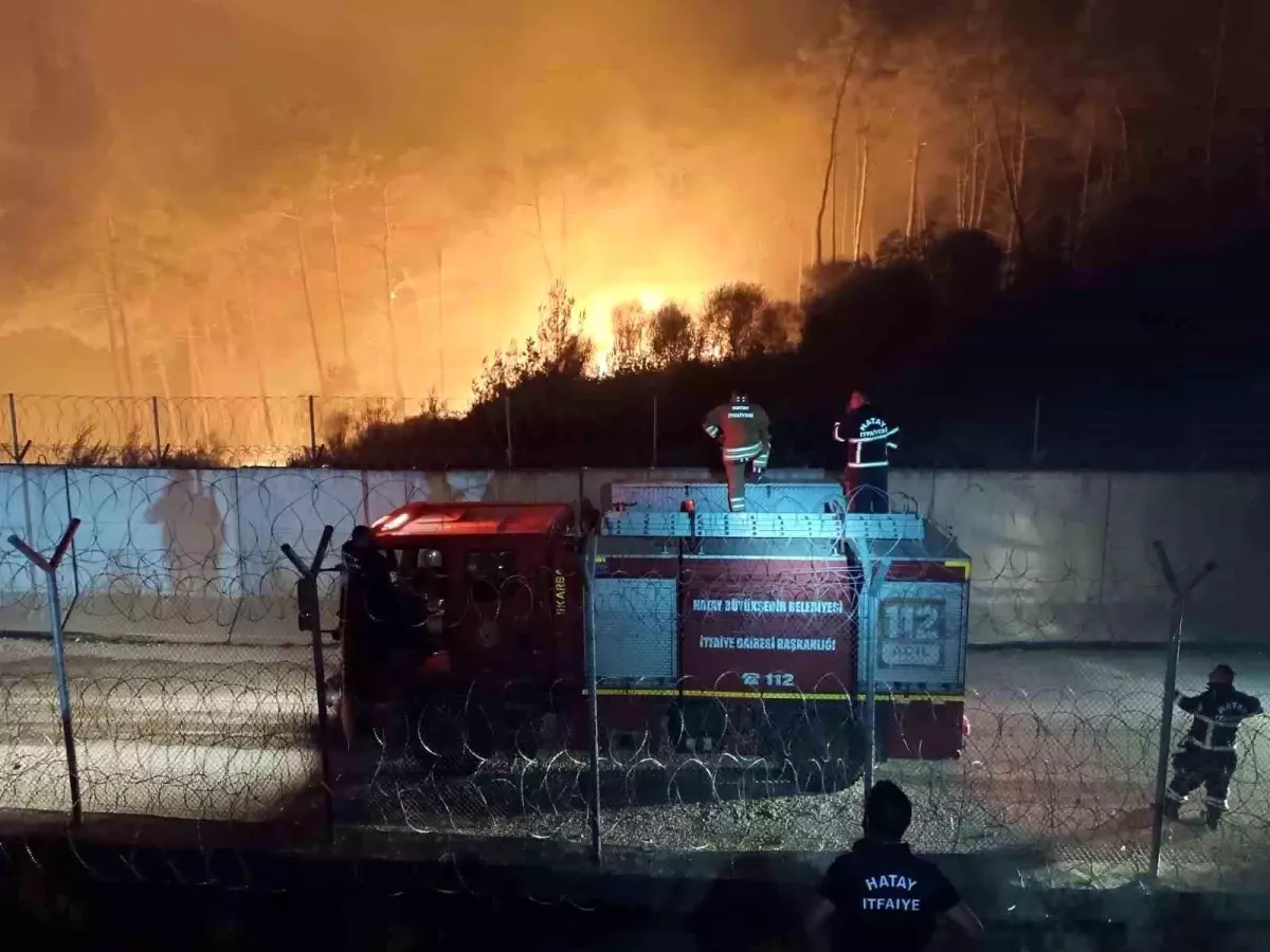 Hatay\'da Suriye\'den Sıçrayan Yangına Müdahale Devam Ediyor