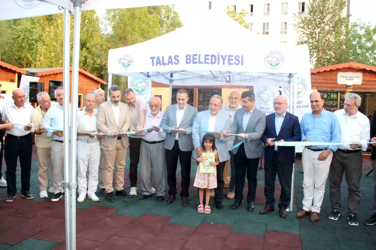Talas\'ta Sahaflar Çarşısı Açıldı