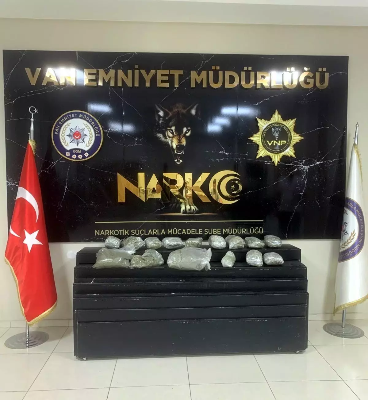 Van\'da Uyuşturucu Operasyonu: 10 Kilo Skunk Ele Geçirildi