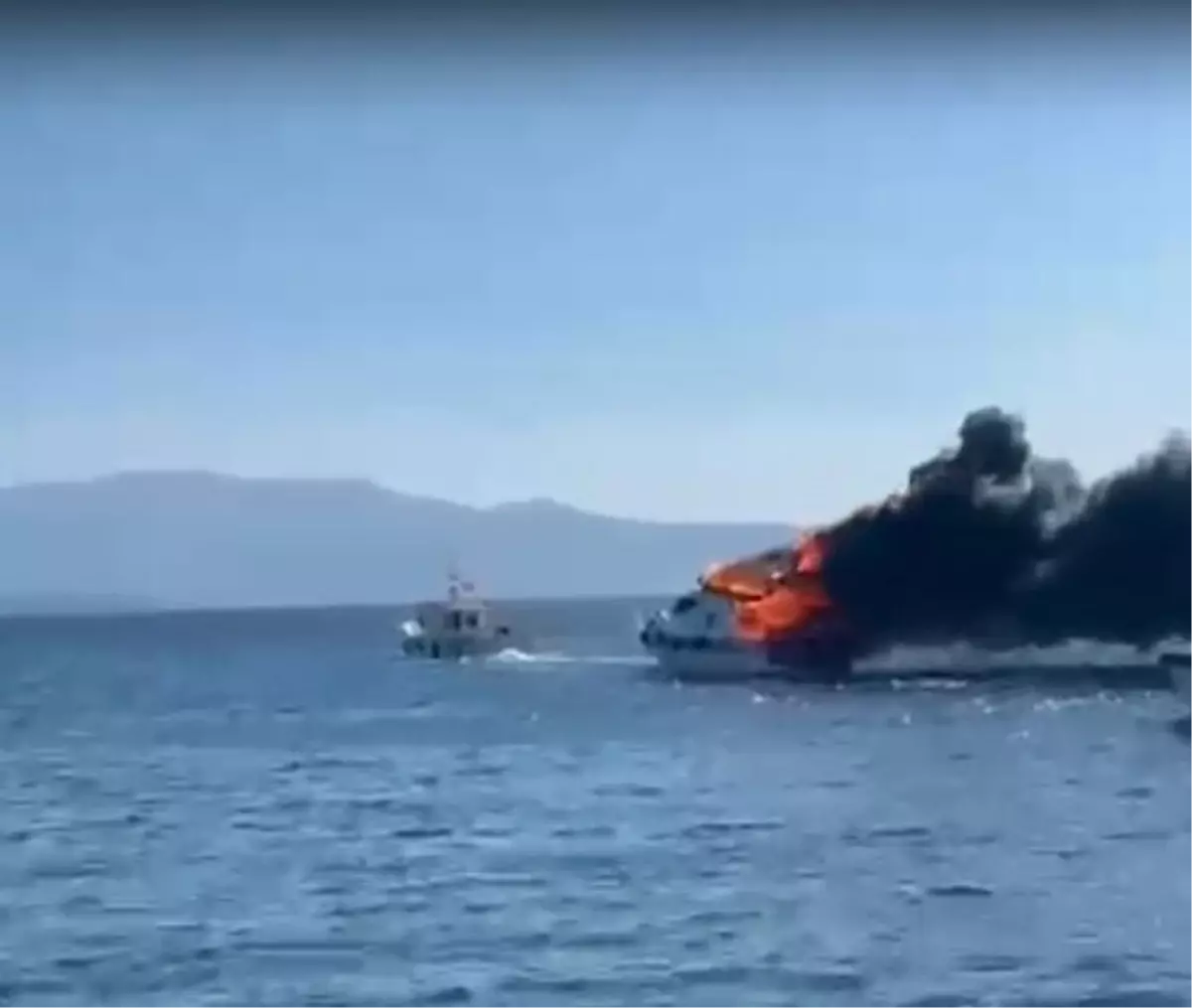 Çeşme\'de Motoryat Yangını