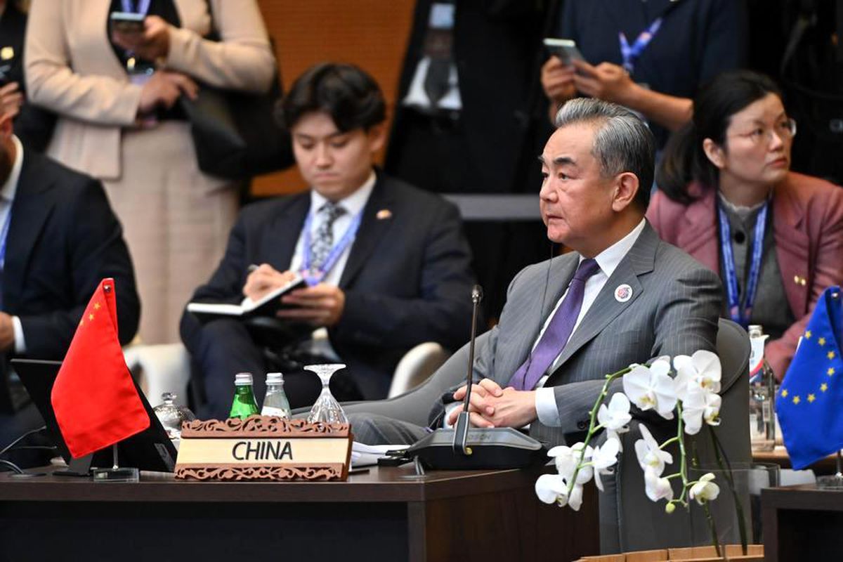 Wang Yi: Güney Çin Denizi\'nde İstikrar Vurgusu
