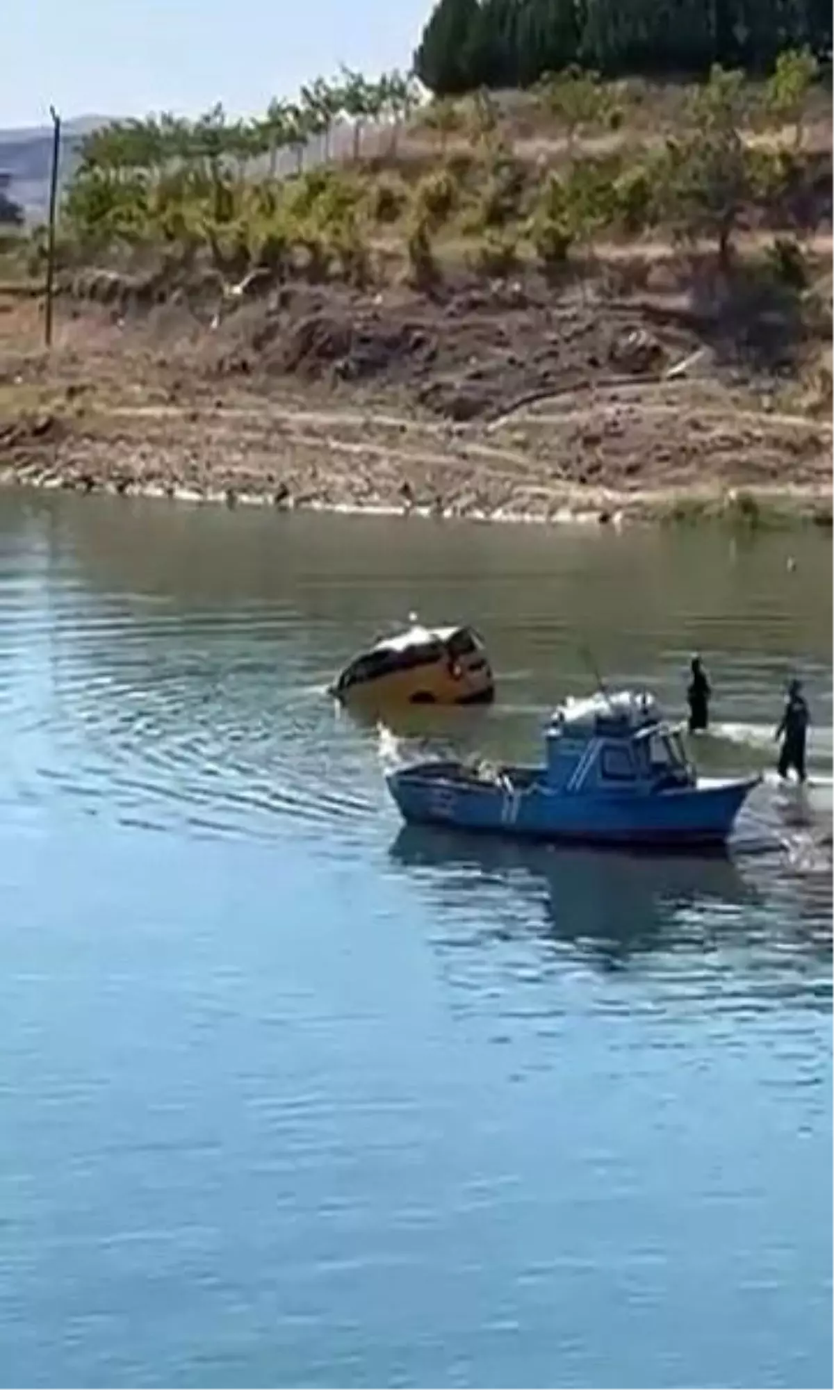 Elazığ\'da Çocuk Araçla Suya Düştü