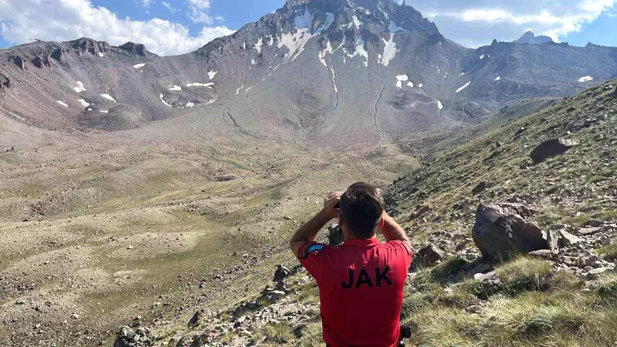 Erciyes\'te Zirve Yürüyüşünde Mahsur Kaldı
