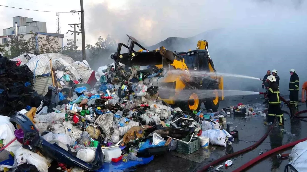 Ordu\'da Geri Dönüşüm Tesisinde Yangın