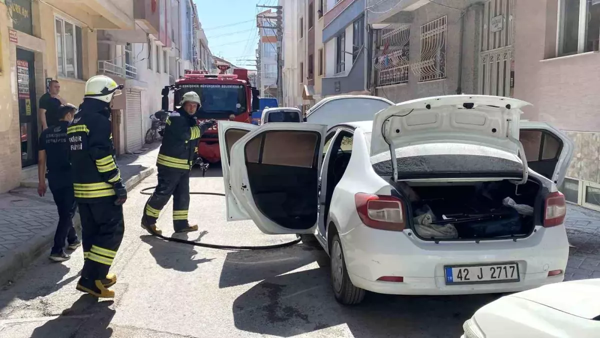 Eskişehir\'de Park Halindeki Araçta Yangın