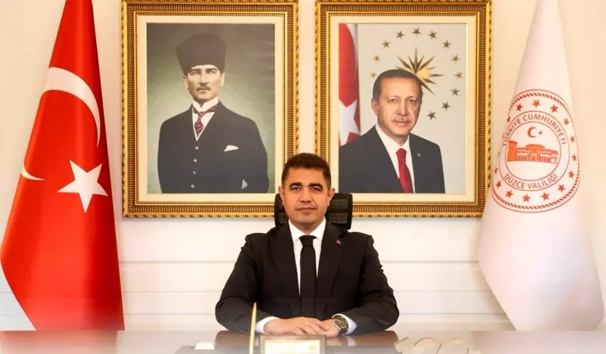 Düzce Valisi, 15 Temmuz\'u İstiklal ve İstikbal Destanı Olarak Nitelendirdi