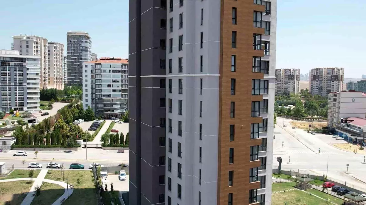 Çankaya\'da 26 Katlı Binada Yangın: 3 Ölü, 27 Yaralı