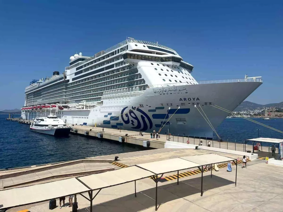 Dev yolcu gemisi Bodrum\'a geldi