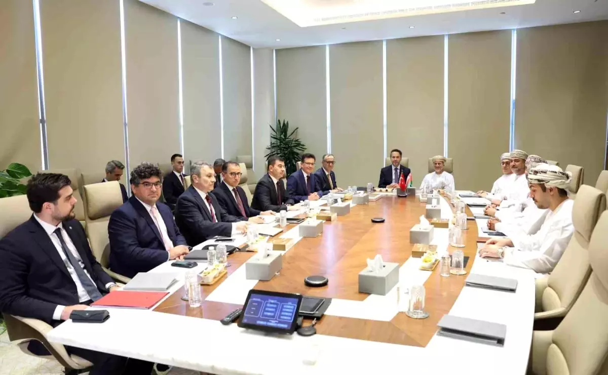 Bakan Bayraktar Umman\'da Yatırım Görüşmesi Yaptı