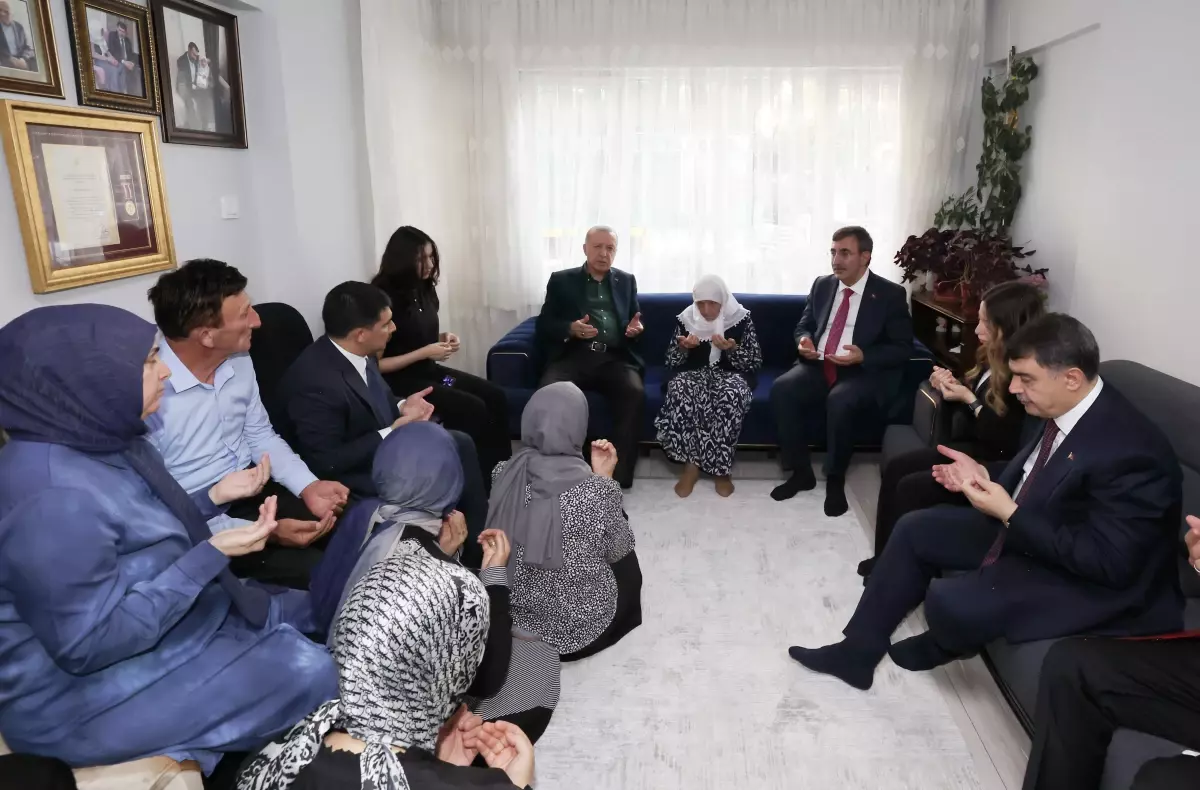 Cumhurbaşkanı Erdoğan, 15 Temmuz şehitlerinden Muzaffer Gülşen\'i ziyaret etti