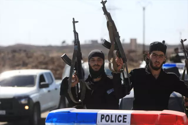 Dürzilerden çatışmaları sona erdirmek için bölgeye sevk edilen Suriye ordusuna saldırı: 18 ölü