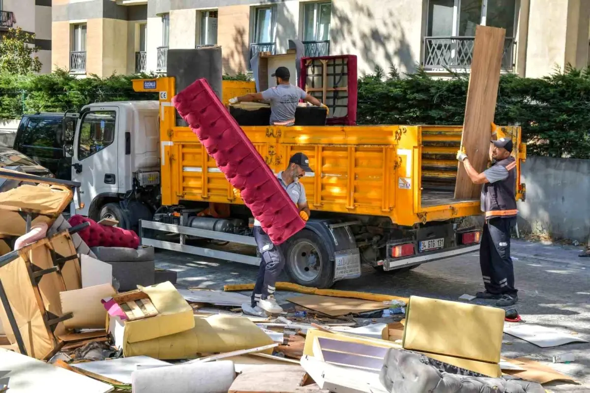 Esenyurt Belediyesi, Kabak Atık Toplama Hizmetini Sürdürüyor