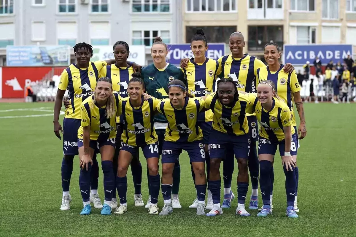 Fenerbahçe Kadın Futbol Takımı\'nda 17 Oyuncu ile Sözleşme Uzatıldı