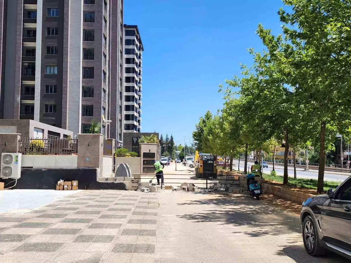 Gaziantep\'te kapanan yol iki bina arasında krize neden oldu