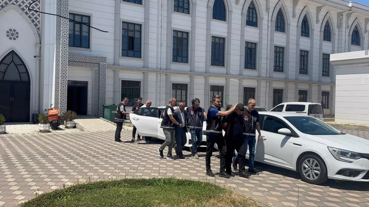 Kartepe\'de Akraba Kavgası: İki Kişi Öldürüldü
