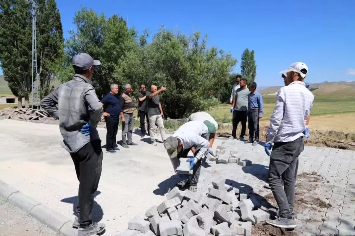 Kaymakam Ekinci Bulakbaşı\'nda Yol Çalışmalarını İnceledi