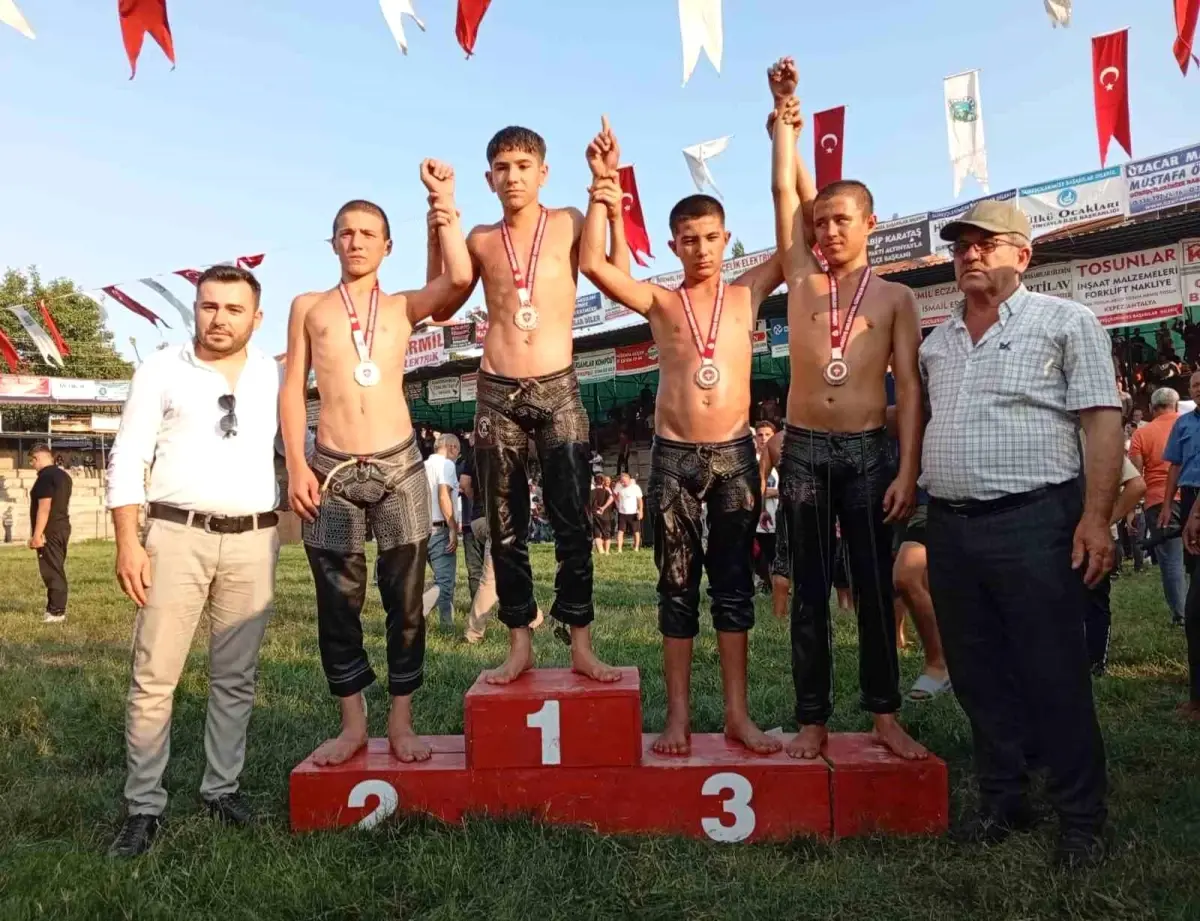 Manavgatlı Minikler Dirmil Altın Sipsi Yağlı Güreşleri\'nde Başarı Elde Etti