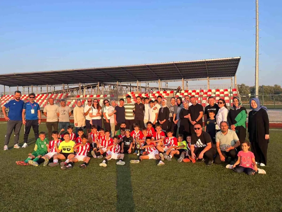 Tavşanlı İdmanyurduspor\'dan Gençlik Şampiyonluğu