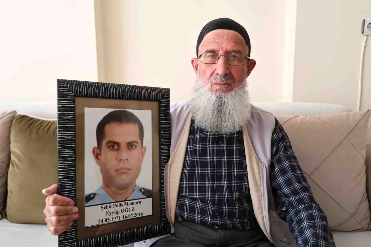 15 Temmuz şehidinin babası: "15 Temmuz gelince canımız ciğerimiz yanıyor"