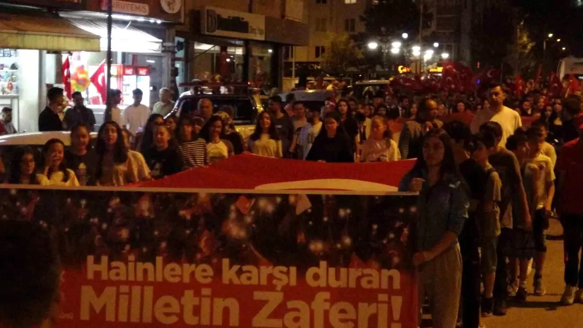 Çankırı\'da yüzlerce vatandaş 15 Temmuz şehitleri için yürüdü