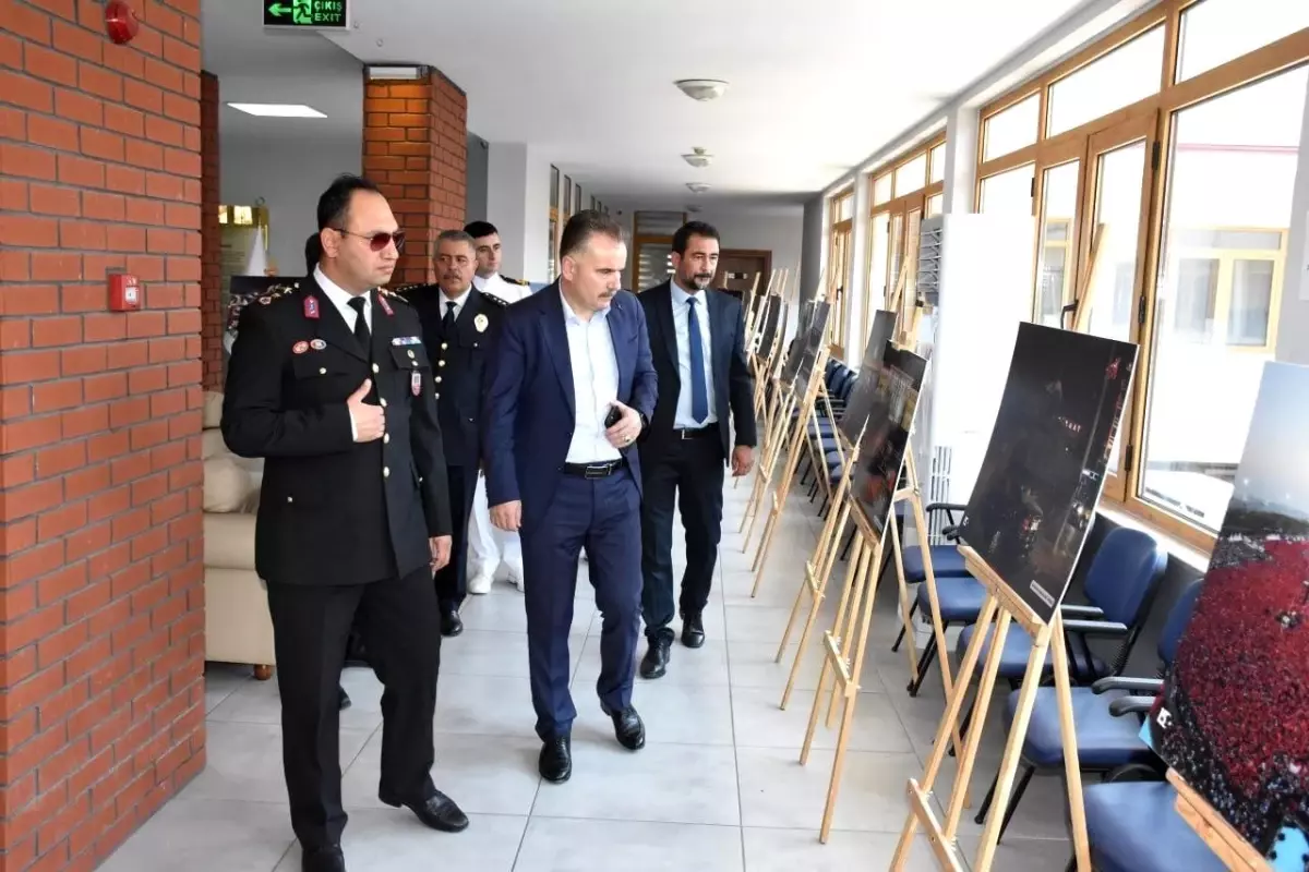 Edremit\'te "15 Temmuz" temalı fotoğraf sergisi açıldı
