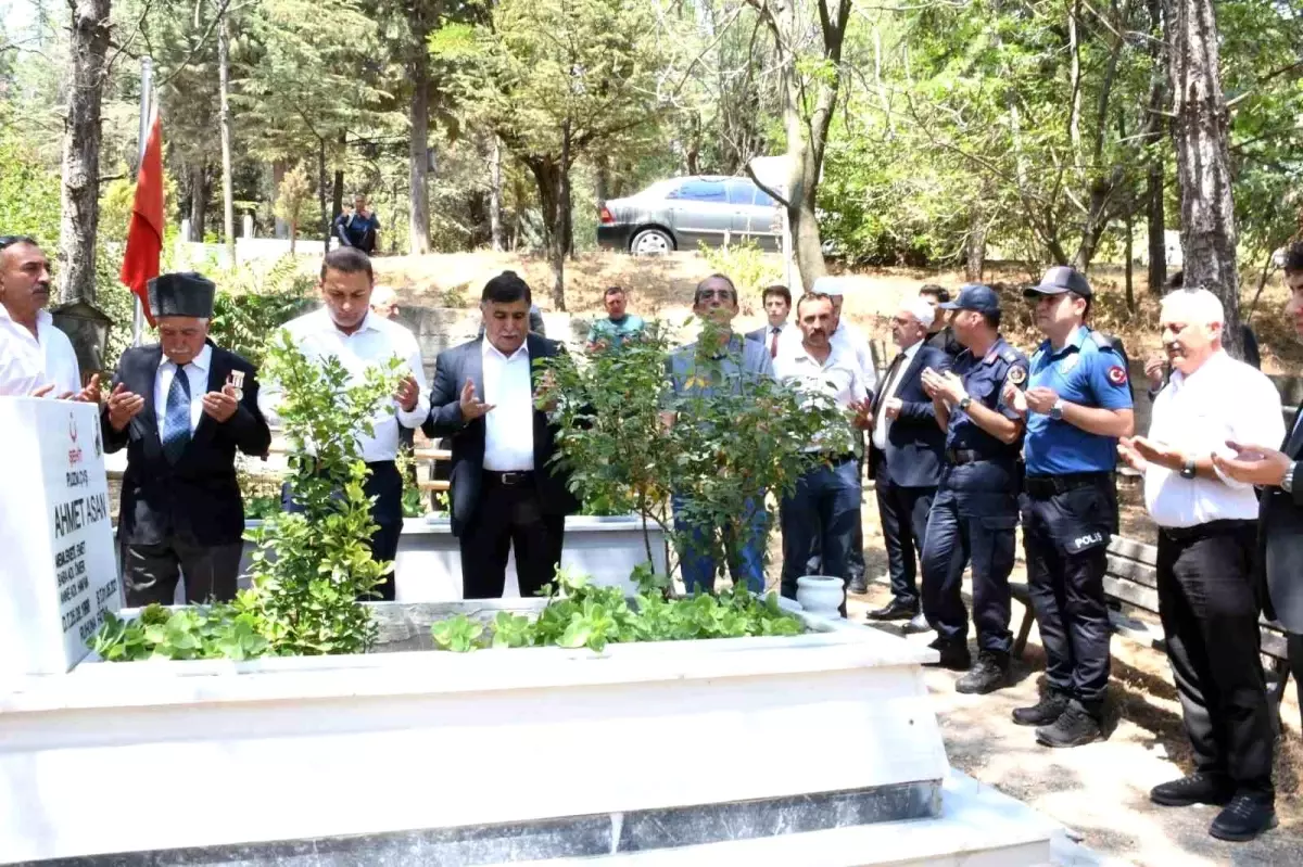 Emet\'te şehit mezarları ve şehit aileleri ziyaret edildi