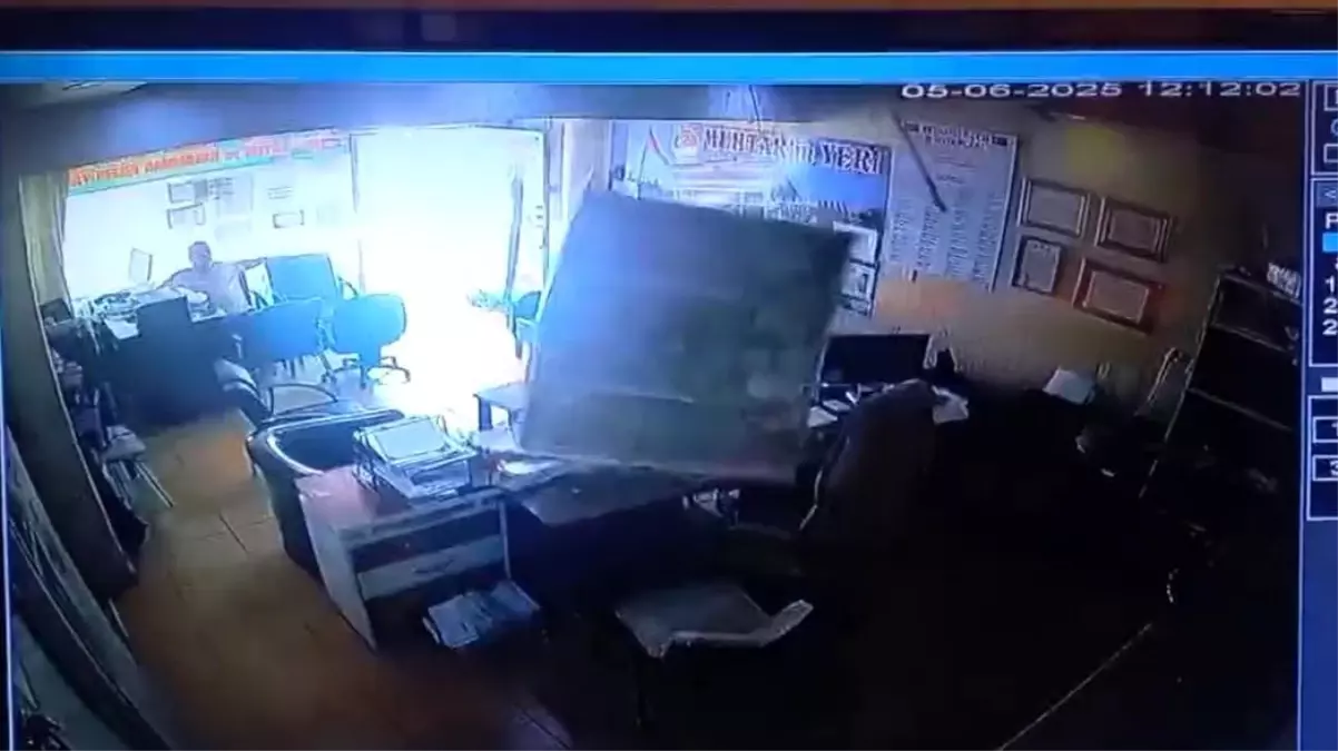 Reyhanlı\'da Ofiste Tavan Çöktü