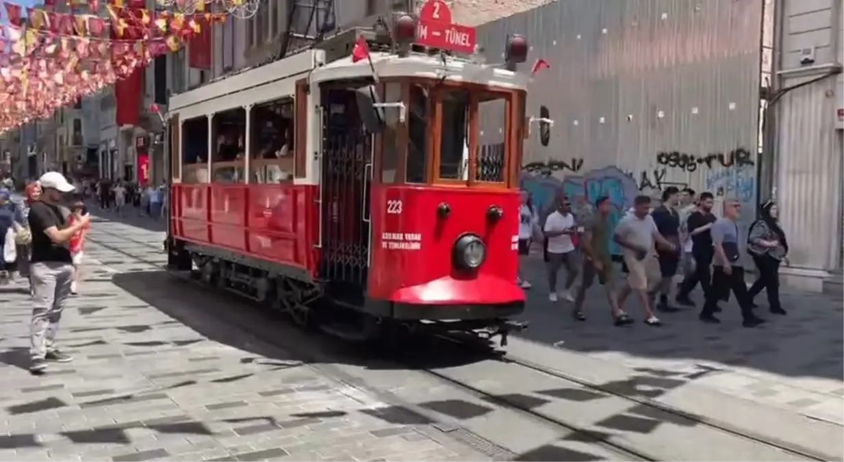 İstiklal Caddesi\'nde Trafik Kazası