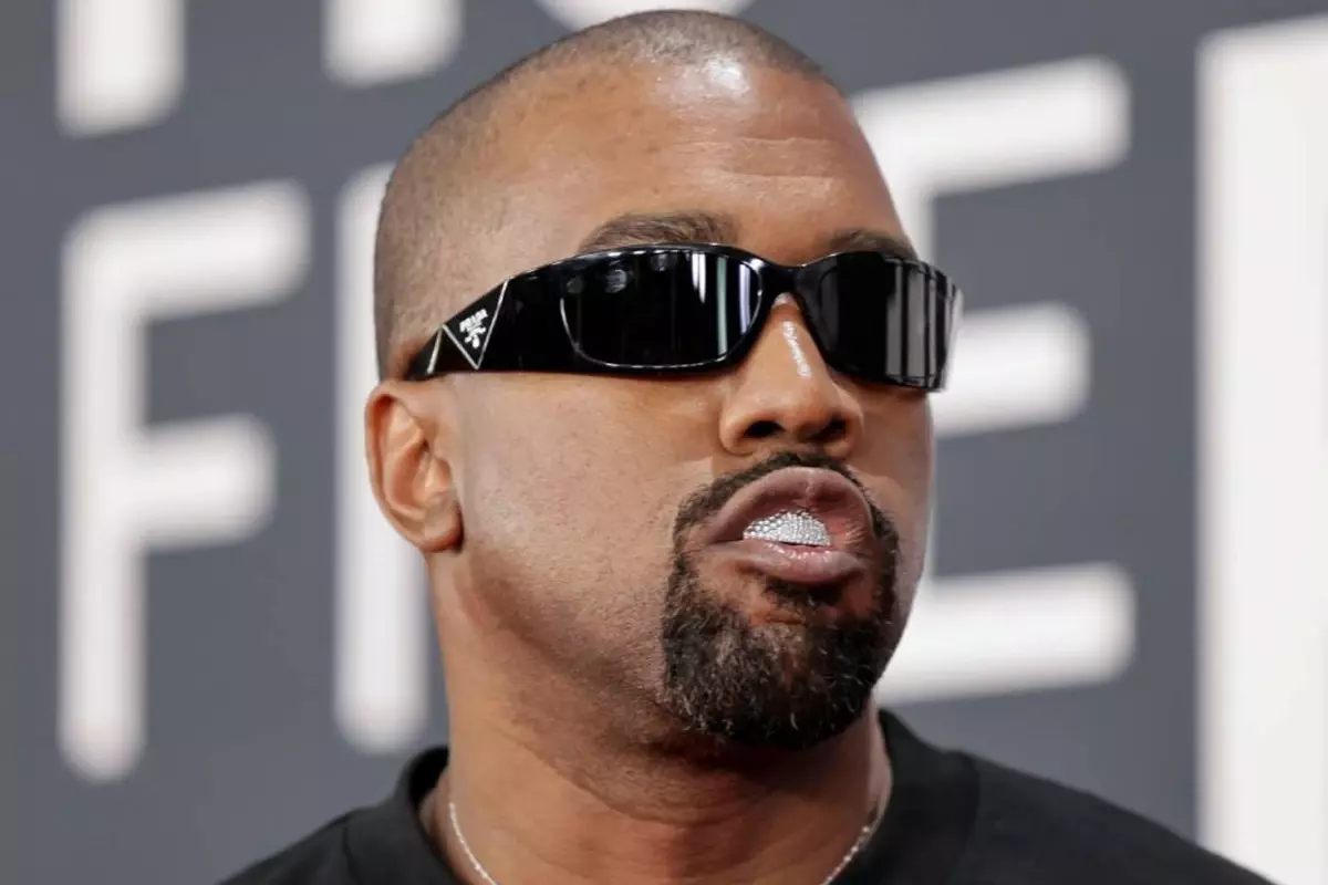 Kanye West Şanghay'da Hayranlarını Israrla Bekletti: 'Para İadesi!' Sesleri Yükseldi