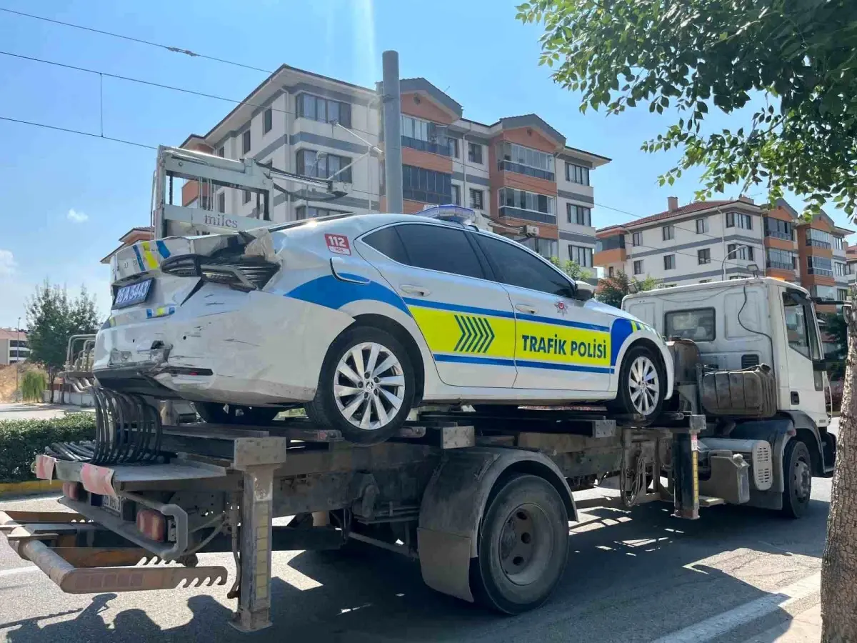 Eskişehir\'de Trafik Polisi Kazası: 3 Yaralı