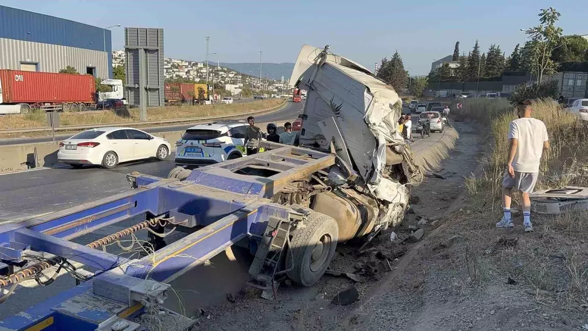 Dilovası\'nda feci kaza: 5 ölü, tır sürücüsü tutuklandı
