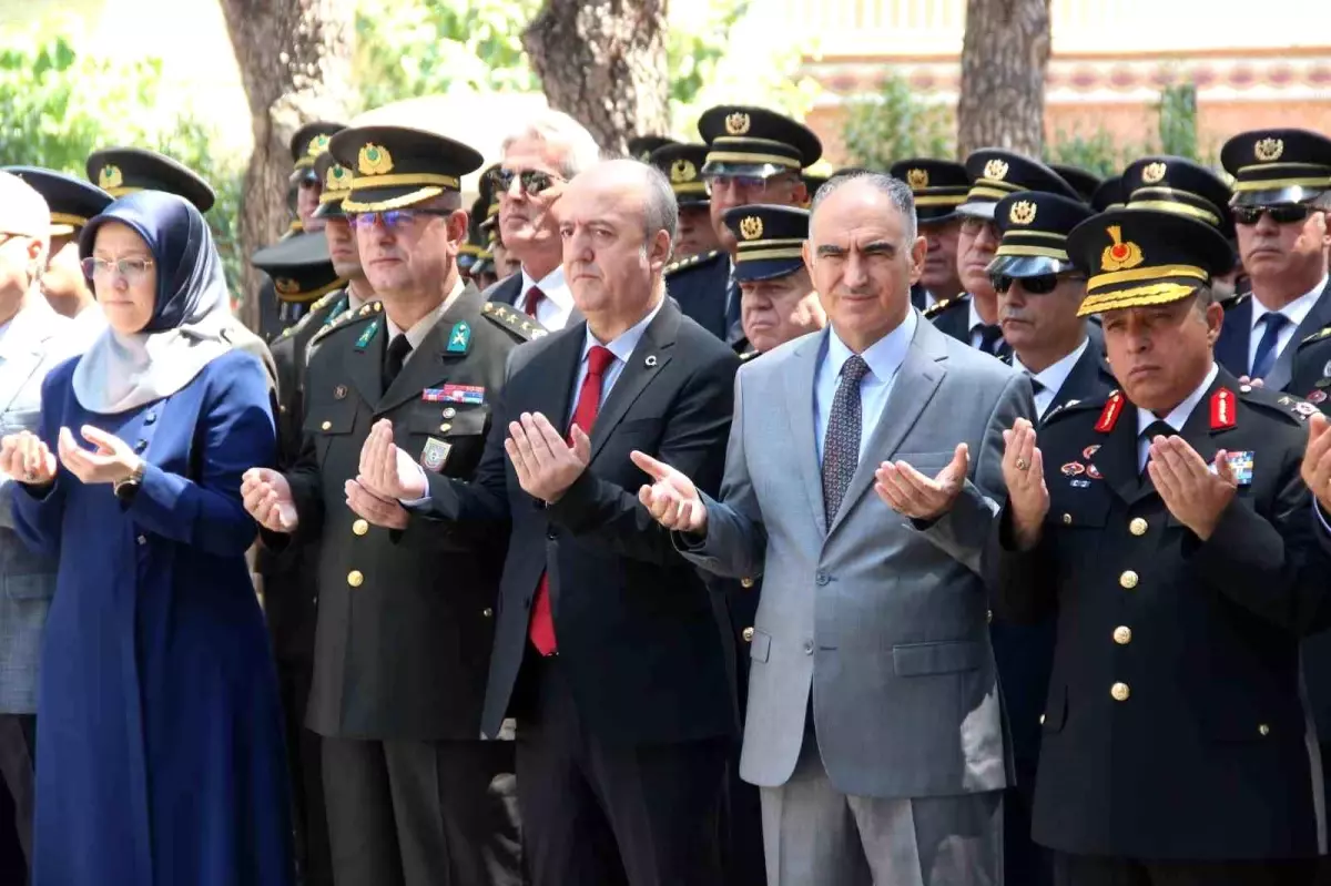 Manisa\'da 15 Temmuz şehitleri dualarla anıldı