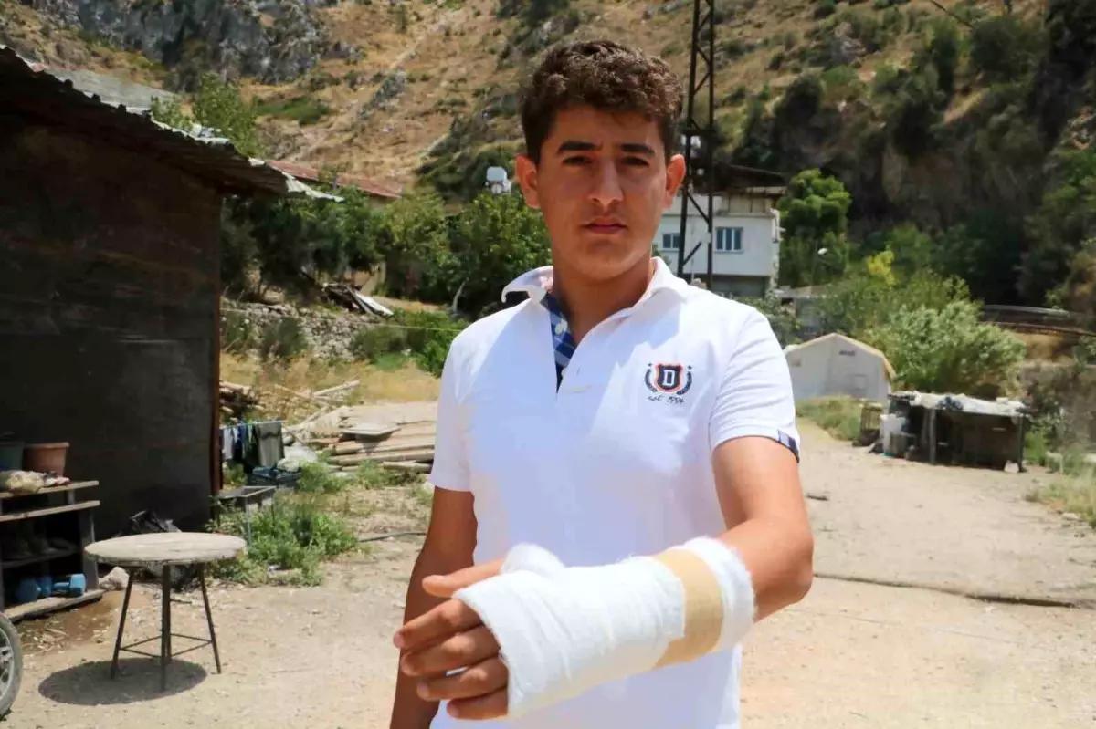 Hatay\'da Orman Yangınına Genç Müdahale Etti