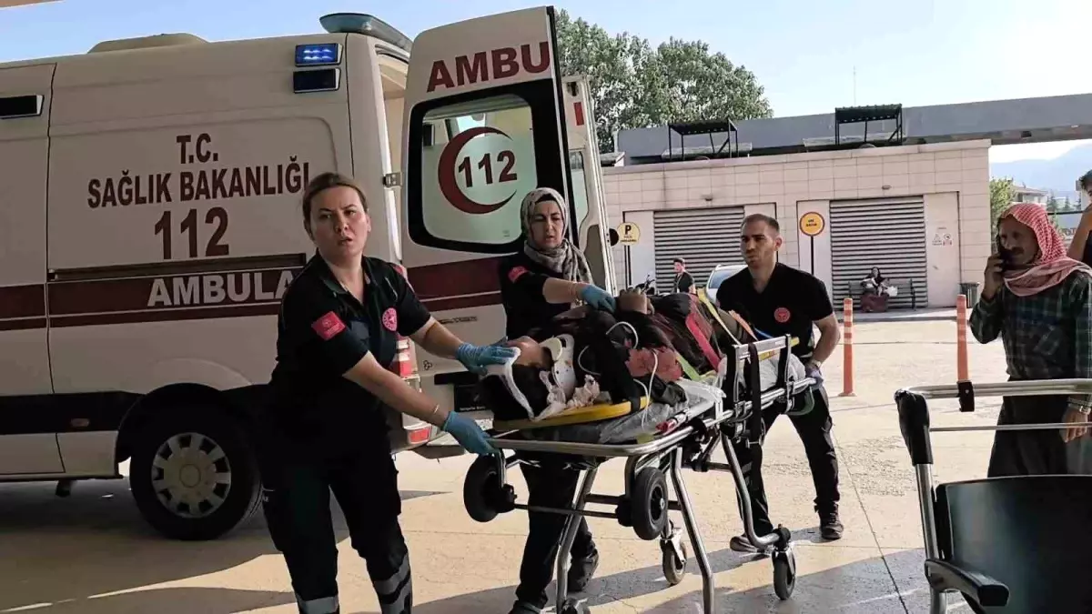 İnegöl\'de Kamyonetten Düşen İşçi Ağır Yaralı