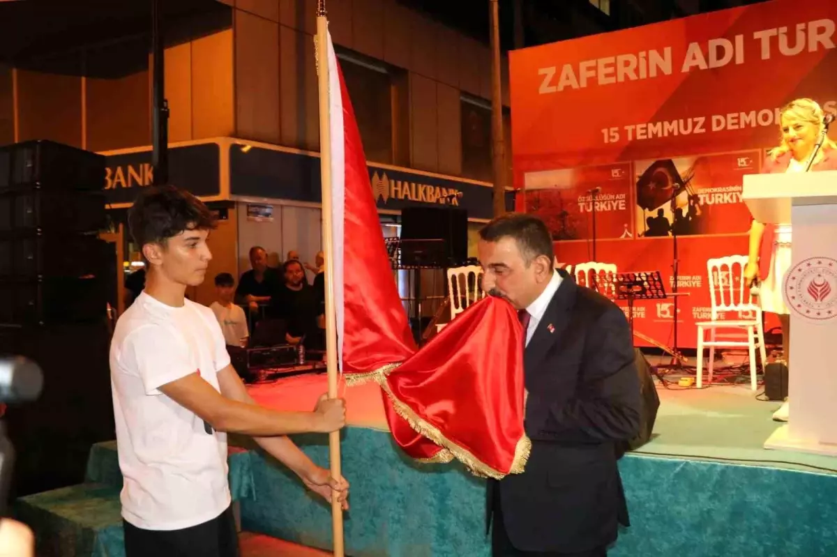 Zonguldak\'ta 15 Temmuz\'un yıldönümünde demokrasi nöbeti tutuldu