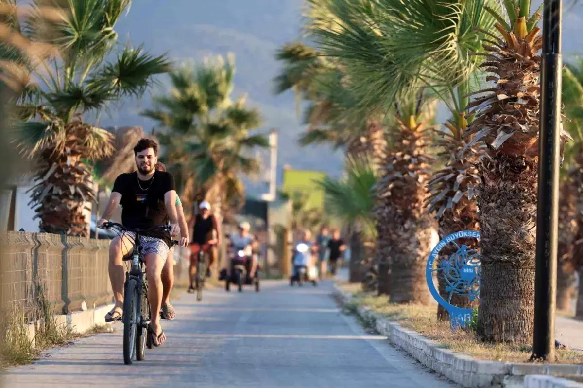 Kuşadası\'na Modern Bisiklet ve Yürüyüş Yolları Kazandırıldı