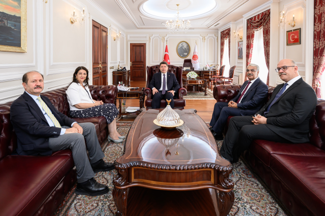 Bahçeli, DEM heyetiyle görüştü! 'Ahrazım' açıklaması gazetecileri şaşırttı