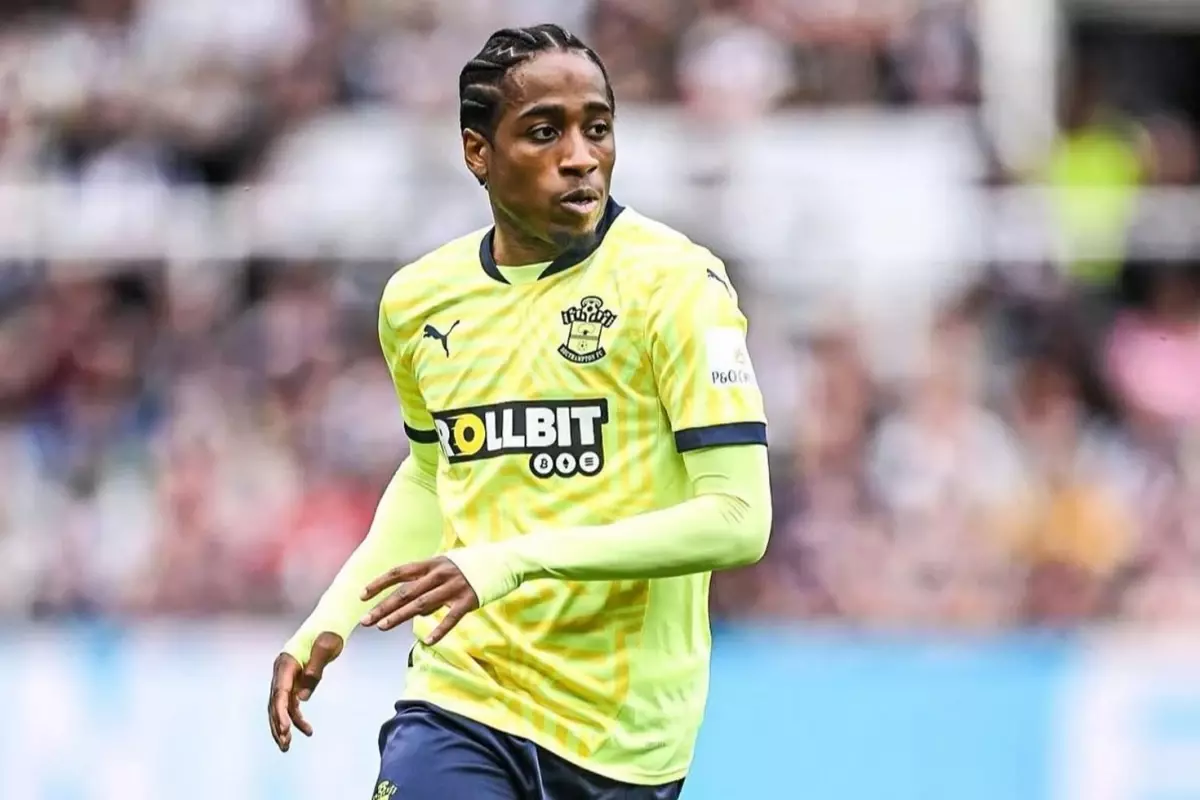 Beşiktaş\'ın anlaşma sağladığı Kyle Walker-Peters\'ın İstanbul\'a gelişi ertelendi