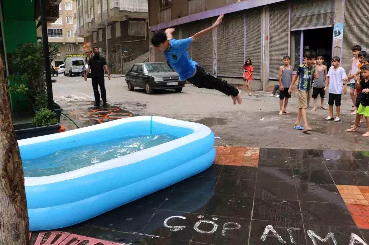 Diyarbakır\'da Çocuklar için Serinletici Havuz