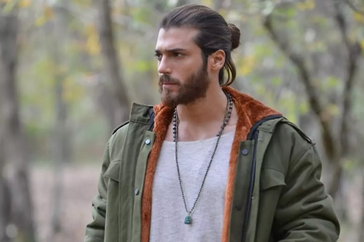 İtalya\'yı ülkesine tercih eden Can Yaman sevgilisiyle Bodrum\'da