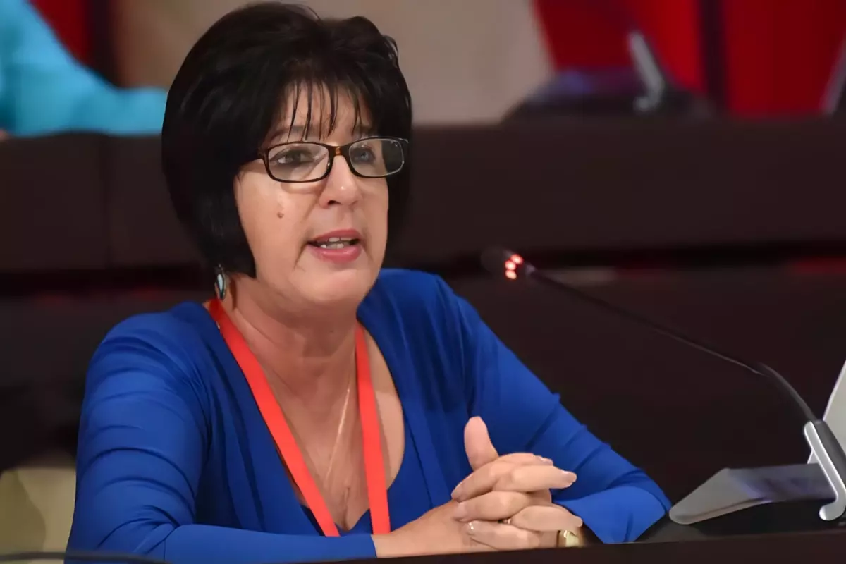 "Küba\'da dilenci yok" diyen bakan istifa etti