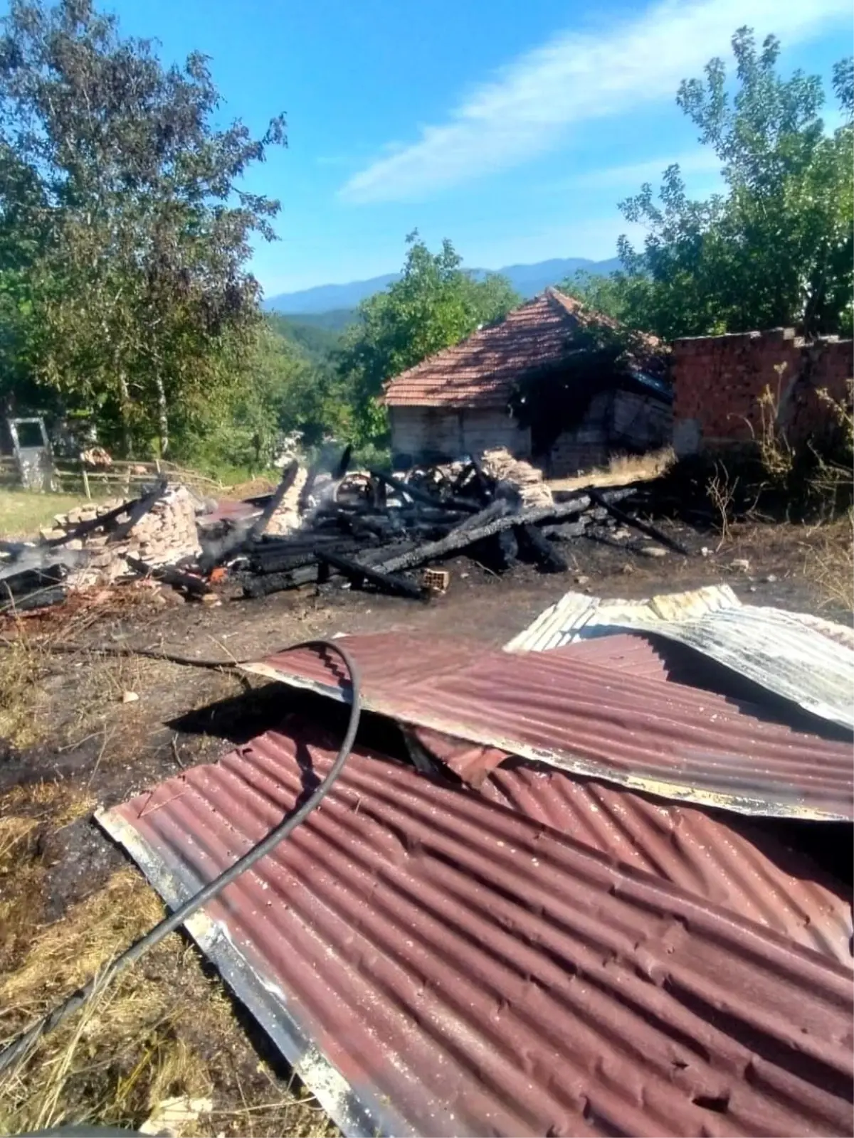 Sinop\'ta Çıkan Yangında İki Ahşap Ambar Kullanılamaz Hale Geldi