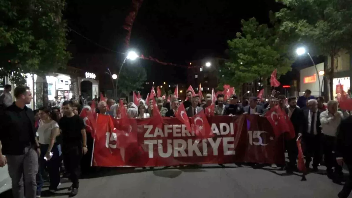 Şırnak\'ta demokrasi nöbetine yoğun katılım