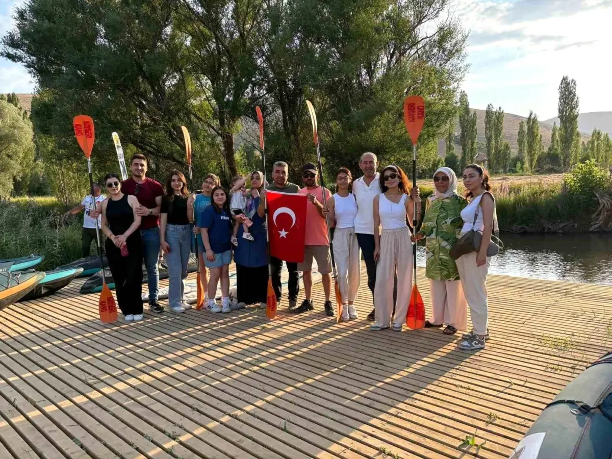 Kayseri\'de Şehit Yakınları ve Gazilere Ücretsiz Kano Eğlencesi