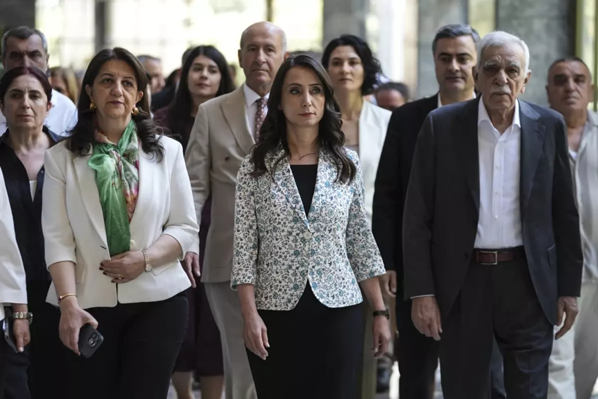 Abdulkadir Selvi ile DEM Parti arasında kriz! Tülay Hatimoğulları\'na ağır suçlama