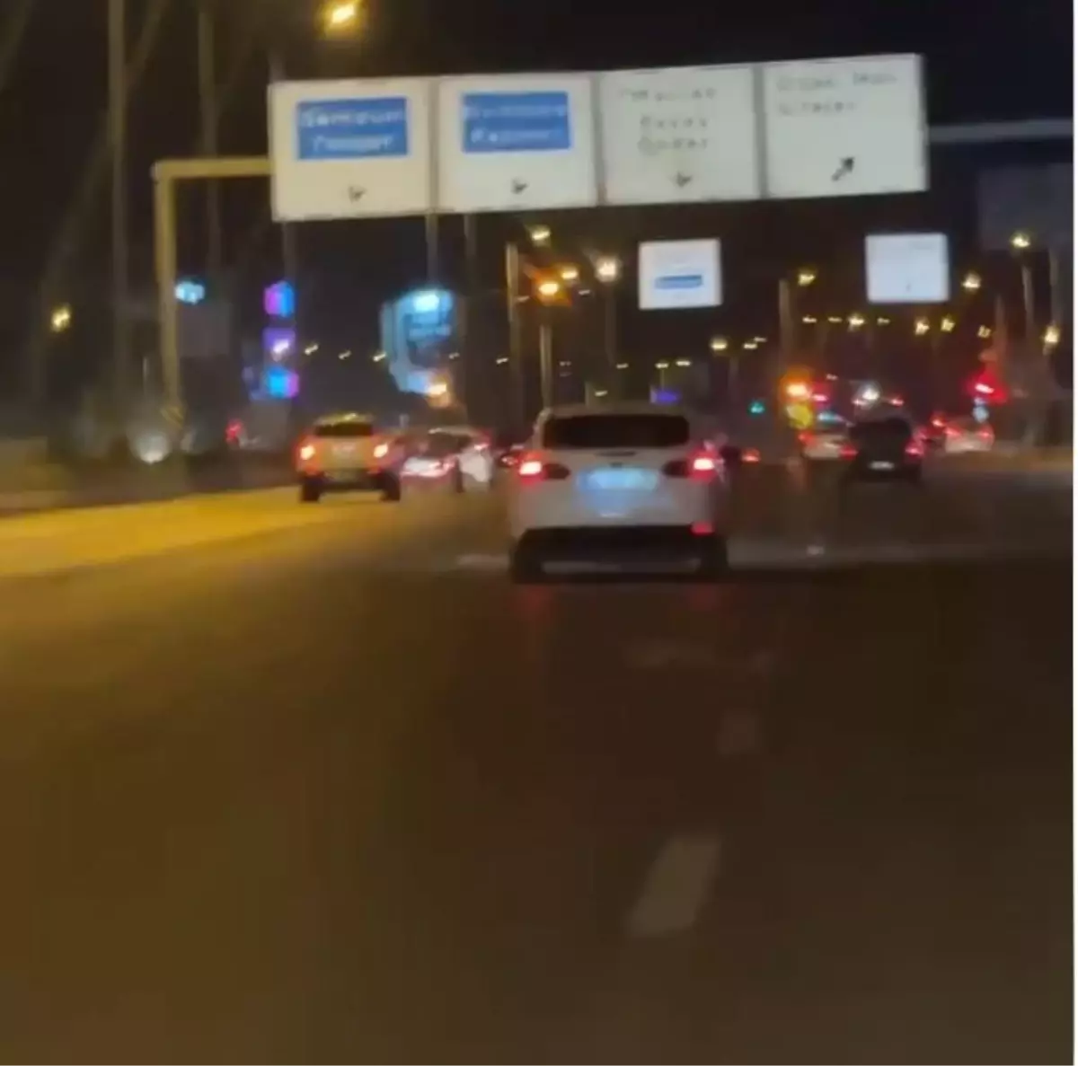 Çocuklar Trafikte Otomobil Kullandı