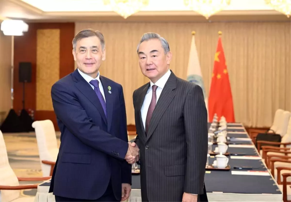 Wang Yi ve Yermekbayev Tianjin\'de Görüştü
