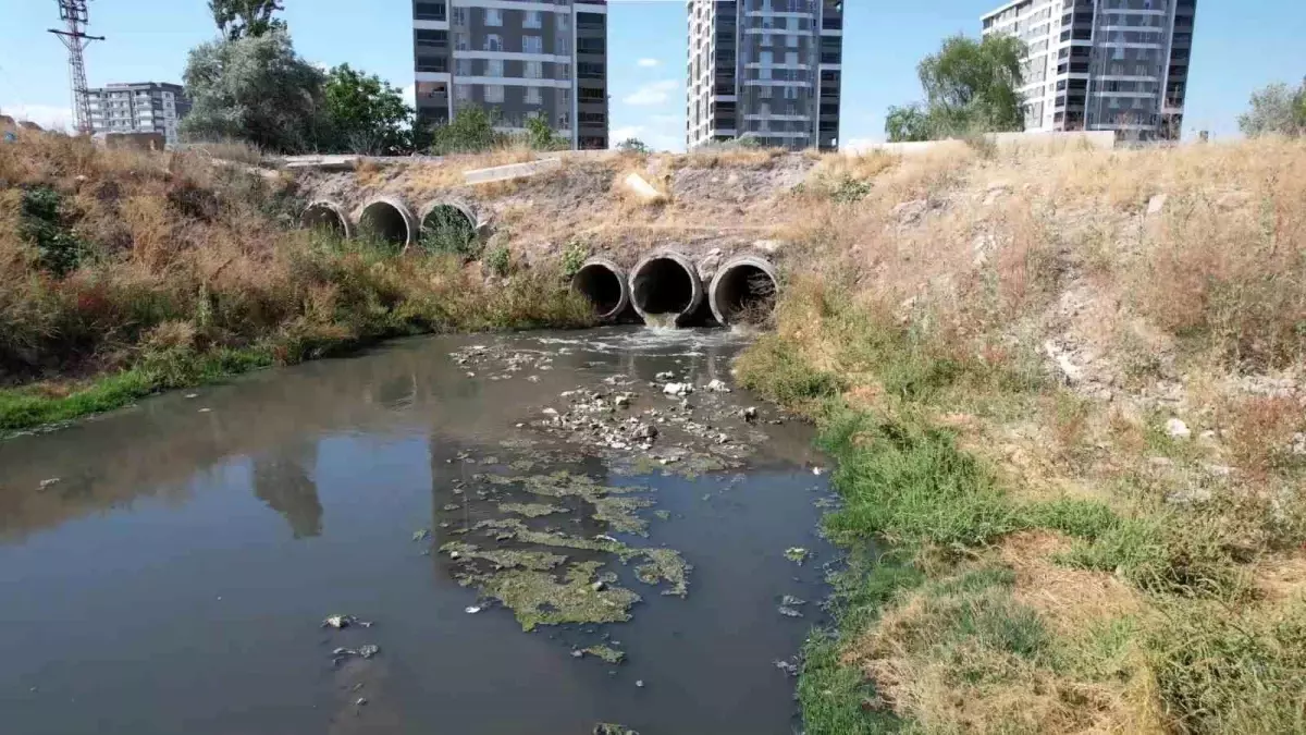Sincan\'da Kötü Koku Mahalleliyi Bıktırdı