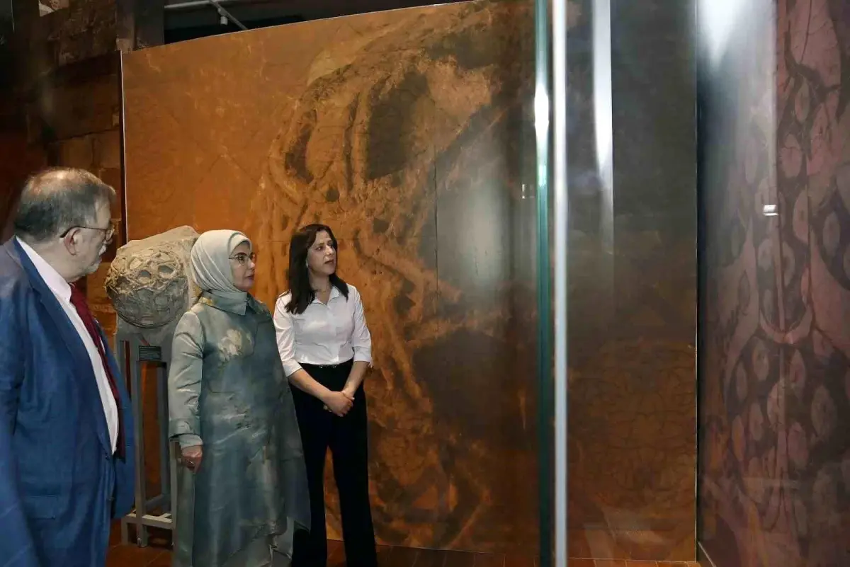 Emine Erdoğan Anadolu Selçukluları Sergisi\'ni Ziyaret Etti