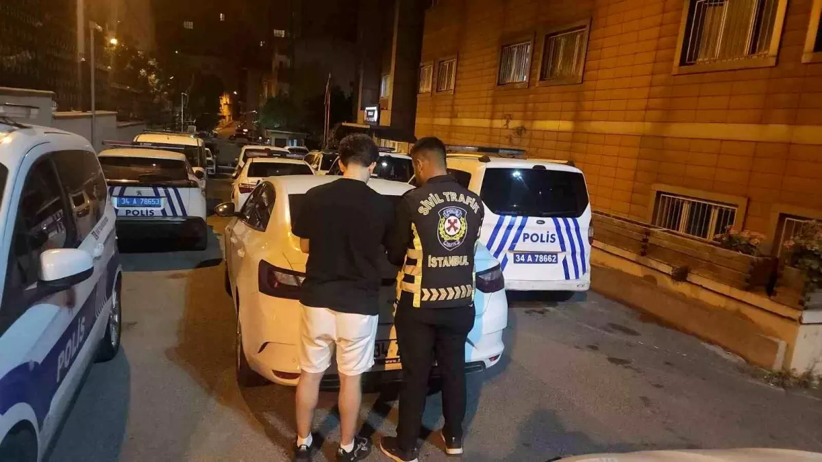 Esenler\'de Araçtan Havaya Ateş Açıldı